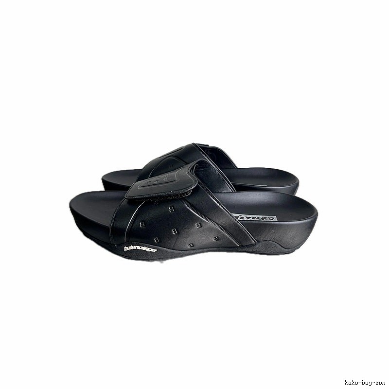 Balenciaga Thick-Soled Embossed Cool Street-style Black Slides