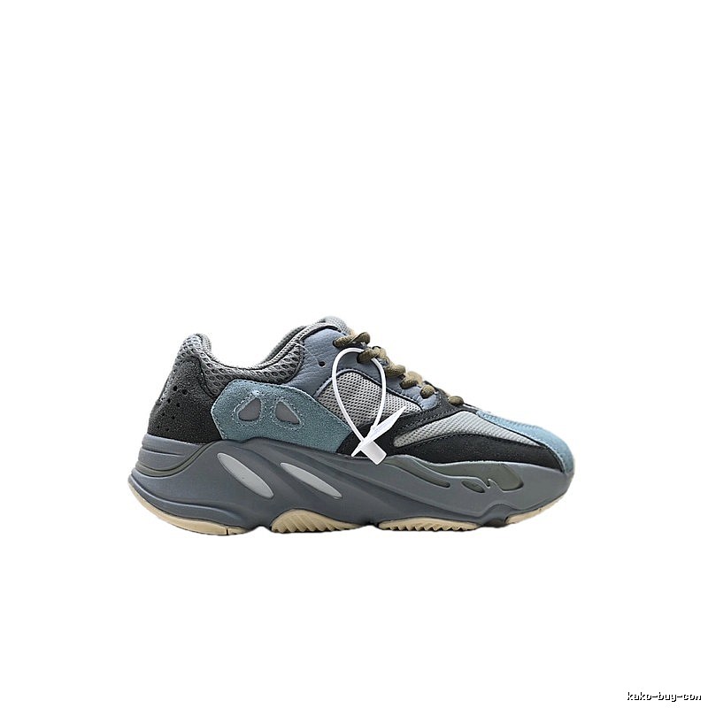 Retro - style gray - blue Yeezy 700 sports shoes.