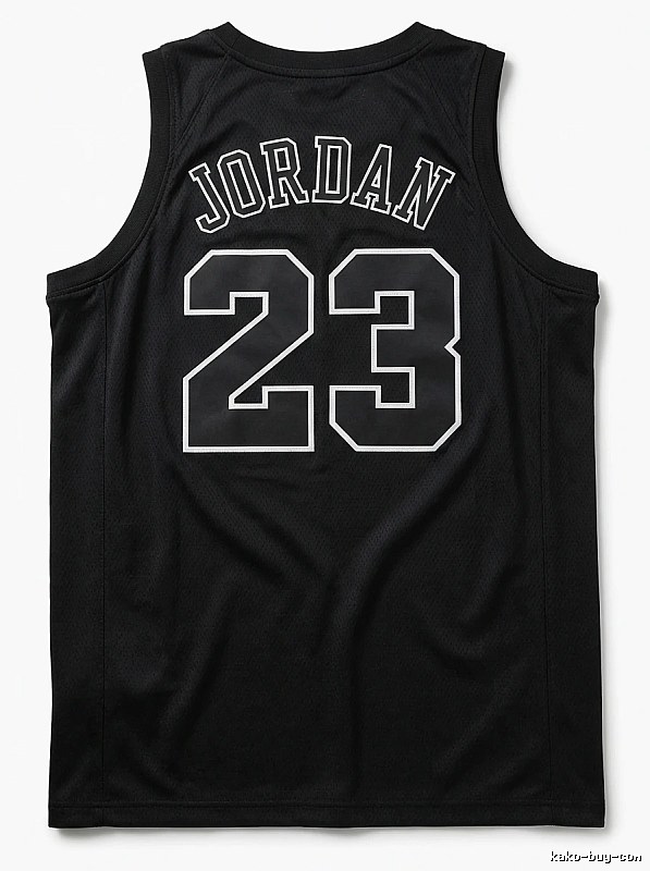 The No. 23 black vest of the Michael Jordan.