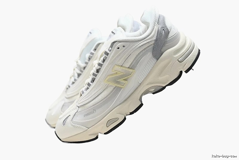 New Balance retro-style white shoes